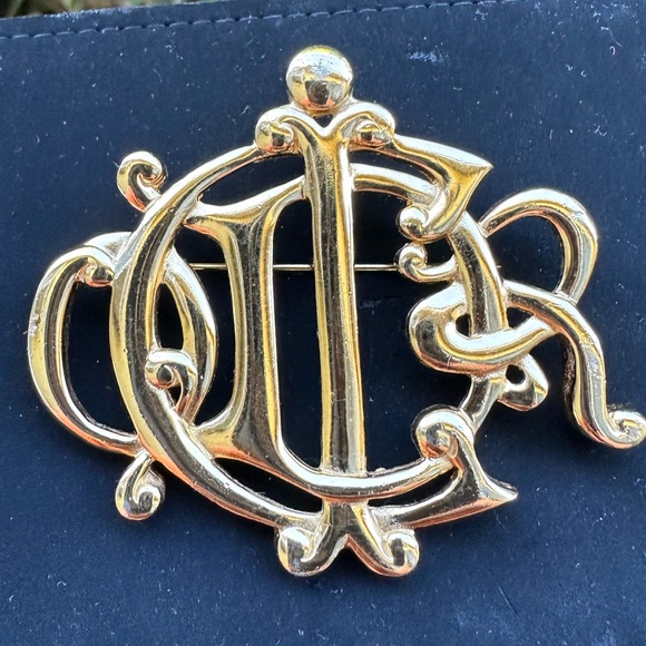 Genuine vintage CHRISTIAN DIOR intertwined logo crest brooch pin gold Authentic - Picture 1 of 14